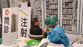 亞東醫院於板橋大遠百接種站(亞東醫院提供)