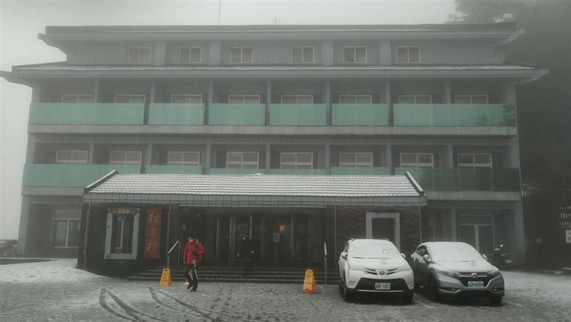 合歡山又降雪！整片銀白世界超夢幻