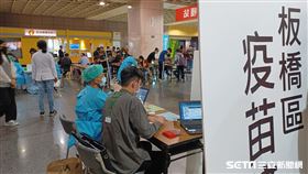 ▲陳時中指揮官今(9)日視察板橋車站COVID-19疫苗接種站。（圖／記者陳弋攝）