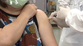 北市開放第3劑預約　診所電話狂響