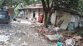 一家8口住破屋睡地上還會有蛇 南投12歲女童寫信求助議員。葉仁創臉書