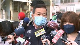 鍾小平現身投票