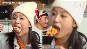 ▲惠利無法抵擋涼拌蟹肉的美味。（圖／friDay影音提供）

