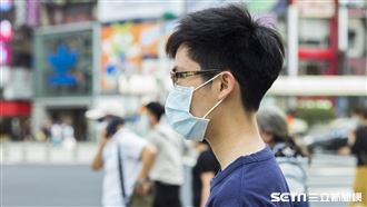 暴增11本土　運動、拍照口罩戴回去