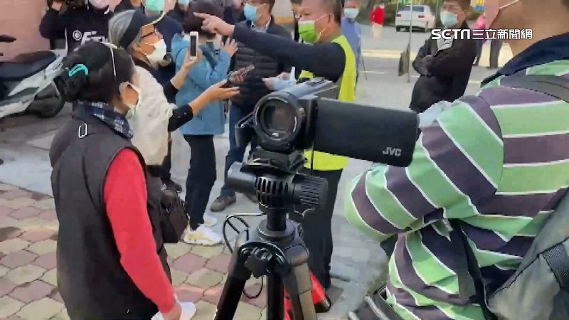 攝影機監視投票所　大媽嗆：在數人頭