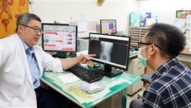 台中豐原醫院泌尿科主任醫師林德祺指出，腎結石是門診中常見病灶。