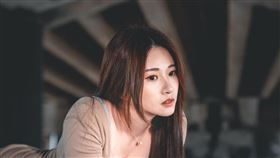 反骨艾瑞絲也來！「最頂」美輪明宏桌布　網嗨翻：馬上換。艾瑞絲ｉｇ