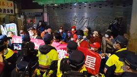 林昶佐過關！四叉貓直擊：阿公阿嬤正對面喊「回家當歌星」（圖／翻攝自四叉貓愛滾動YouTube）