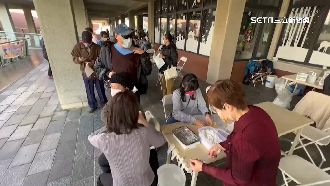 台南打第3劑　排隊人龍逾300公尺