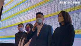 顏寬恒現身競選總部，宣布敗選。（圖／記者李忠憲攝影）