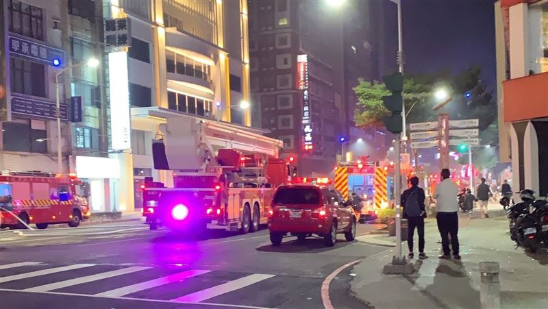 高雄老爺燒肉店火警！顧客嚇傻急逃出