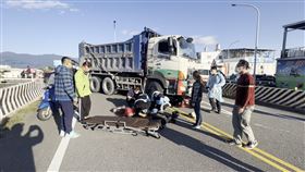 車禍,台東市,砂石車,機車,祖孫