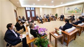 行政院長蘇貞昌今（10）日召開擴大防疫會議。（圖／行政院提供)