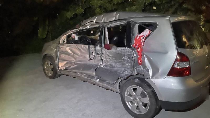 聯結車撞翻1家4口　2娃獲救母命危