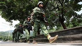 109年起教育召集 已新增行軍訓練後備改革將於民國111年啟動，但自109年初起，教育召集已新增20公里行軍訓練，圖為特戰人員於宜蘭行軍畫面。中央社記者游凱翔攝 109年10月11日