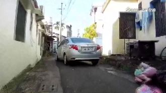 出遊遇酒駕　女騎士載兒女倒地遭拖行