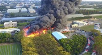 彰化塑膠地板工廠大火　警消馳援中