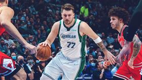 ▲東契奇（Luka Doncic）22分14籃板14助攻拿下「大三元」。（圖／翻攝自獨行俠推特）