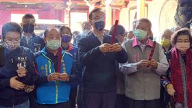 朱立倫全台祀典大天后宮參拜國民黨主席朱立倫（前排中）10日上午到台南市全台祀典大天后宮參香，並接受媒體聯訪。中央社記者楊思瑞攝  111年1月10日