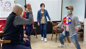 昌憲化身人體籃板，逗樂全場