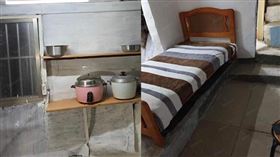 北市B1套房出租！租客驚根本《寄生上流》（圖／翻攝自奇葩裝潢分享中心臉書）