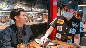 乾杯集團搶徵500人，祭時薪上看250元、正職40K；店長薪資上調35%挑戰百萬年薪。（圖／乾杯集團提供）