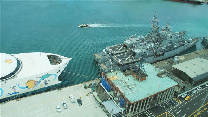 軍艦突失火竄濃煙　海軍：均無傷損