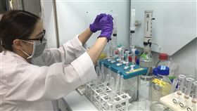 台中市食安處檢驗實驗室因應萊豬肉進口政策，台中市食安處有自己的檢驗實驗室，可檢測瘦肉精殘留量。（台中市衛生局提供）中央社記者趙麗妍傳真  110年1月21日