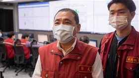 新北市長侯友宜視察疫苗預約系統。（圖／新北市政府提供）