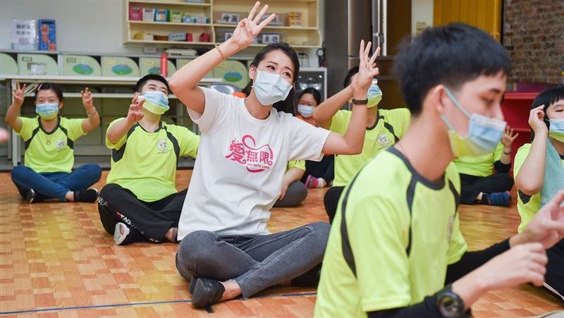 美女醫師操到狂飆汗　激喊運動量超大
