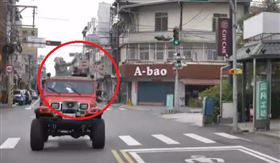 新／陪林靜儀謝票　3Q摔落宣傳車（圖／翻攝畫面）