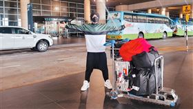 歌手黃明志過海關時發現國際通緝令已解除。（圖／翻攝黃明志臉書）