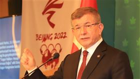 土耳其前總理達夫托葛魯曾任土耳其總理的在野未來黨主席達夫托葛魯（圖）11日在安卡拉的記者會中呼籲政府外交抵制北京冬奧，杯葛中國政府不符合奧運精神的作為。中央社記者何宏儒安卡拉攝  111年1月12日