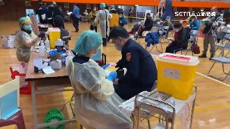 第3劑隨到隨打　基隆接種站人龍超長