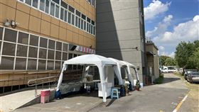 南投醫院戶外篩檢站(南投醫院提供)