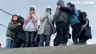 飛官陳奕家屬對海哭喊：很冷快回來！