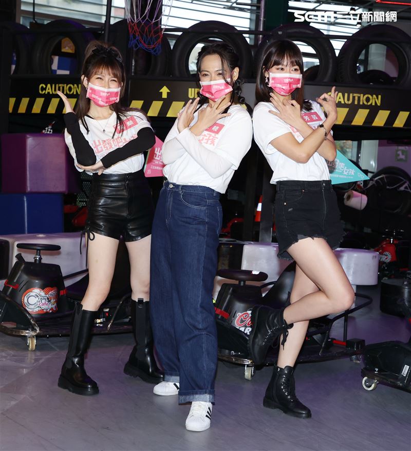 「出發吧女孩」主持人阿樂、吱吱、芳芸、出席首播記者會。（記者邱榮吉/攝影）