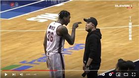 ▲台鋼獵鷹洋將賈西亞和高雄海神CEO李偉誠起口角。（圖／翻攝自ELEVEN TAIWAN YT）