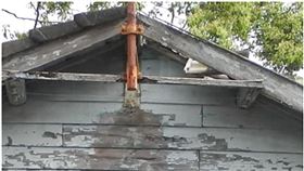 日治台南東山牛肉崎警察官吏派出所修復被列為台南歷史建築的日治「東山牛肉崎警察官吏派出所」已完成修復，建築殘留旭日警徽痕跡，見證建築本體是當地代表性官廳之一。（台南市文化資產管理處提供）中央社記者張榮祥台南傳真  111年1月12日