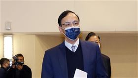 承諾擴大決策圈  朱立倫：歡迎侯友宜盧秀燕加入國民黨在選戰接連失利，黨主席朱立倫（前）12日受訪表示，絕對會擴大決策範圍，歡迎戰鬥藍發起人趙少康、前高雄市長韓國瑜、新北市長侯友宜、台中市長盧秀燕等人共同參與決策。中央社記者郭日曉攝  111年1月12日