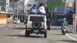 恆春陣風10級　3人彎腳危險坐車頂