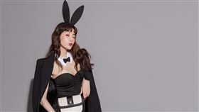 PLAYBOY在2022年1月獻上「Eternal黑白永恆」系列。（圖／品牌提供）