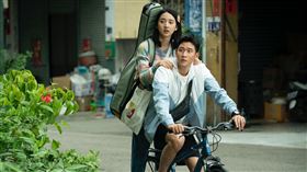 《我吃了那男孩一整年的早餐》周興哲、李沐。（圖／華映提供）