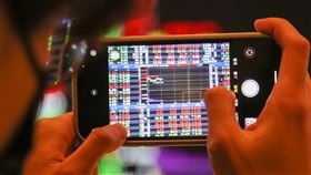 台股早盤衝18291.25點 續創新高美股主要指數30日多半收紅，激勵台股上漲21.72點開出，在中小型股帶動下，早盤最高至18291.25點，上漲逾42點，續創盤中歷史新高。中央社記者張新偉攝  110年12月30日