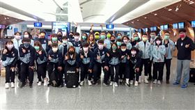 台灣女足相隔14年再戰亞洲盃  搭機啟程赴印度2022女子亞洲盃足球賽預計20日在印度開踢，台灣女子足球代表隊12日晚間搭機前往參賽，這是台灣相隔14年後，再次取得會內賽入場券。（中華足協提供）中央社記者龍柏安傳真  111年1月12日