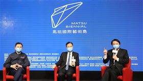 馬祖國際藝術島論壇  劉增應林右昌林智堅出席首屆馬祖國際藝術島活動2月將正式展開，系列論壇「島嶼的遠見：文化治理論壇」12日率先在台北登場，基隆市長林右昌（右起）、連江縣長劉增應與新竹市長林智堅出席座談。中央社記者張新偉攝  111年1月12日