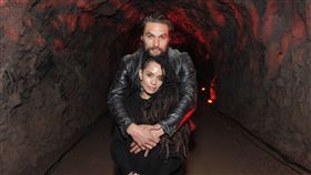 傑森摩莫亞（Jason Momoa）、麗莎波奈（Lilakoi Moon）。（圖／美聯社／達志影像）