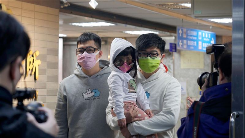同志爸付出一切收養　女：你就是我爸