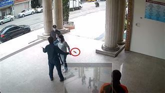 畫面曝！大外割壓制民眾　竹警遭判刑