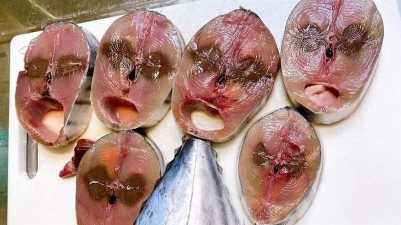 人面魚？砧板見「6張人臉」看著他